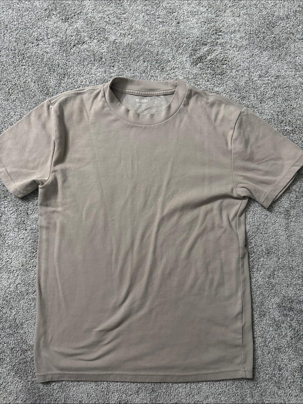 Hollister Men's Short Sleeve Crew Tee in Taupe